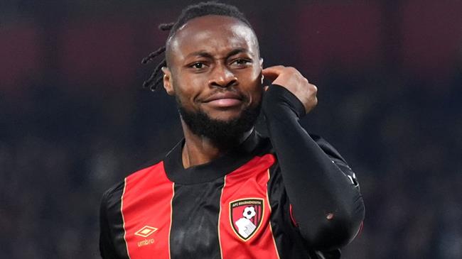 Antoine Semenyo đang chơi rất tốt trong màu áo Bournemouth. Antoine Semenyo đang chơi rất tốt trong màu áo Bournemouth.