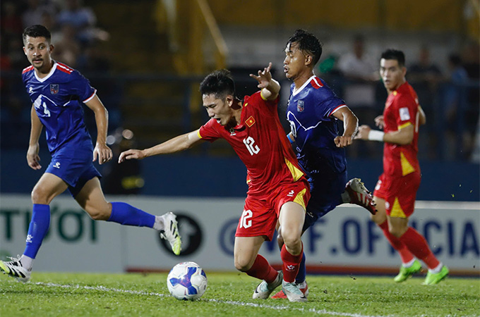 Hai Long được tin tưởng đá chính