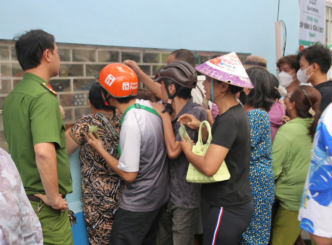 Vé xem trận Việt Nam vs Nepal lượt về trên sân Thống Nhất được bán hết trong vòng nửa tiếng đồng hồ Vé xem trận Việt Nam vs Nepal hết sạch trong nửa tiếng