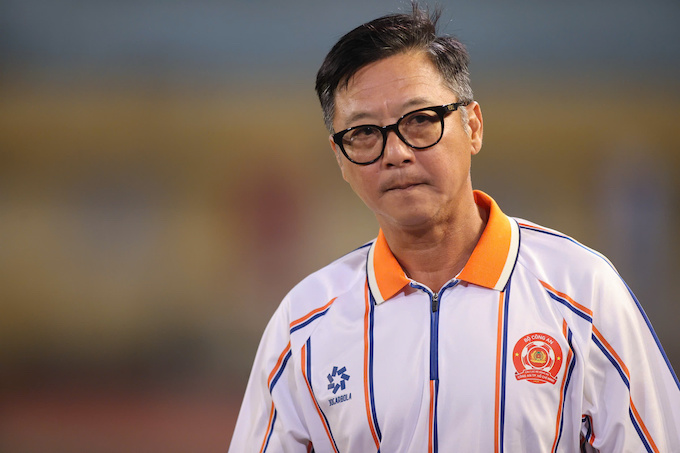 HLV Lê Huỳnh Đức còn rất nhiều việc phải làm nếu muốn CA TP.HCM bứt phá Huấn luyện viên Lê Huỳnh Đức chỉ đạo trên sân