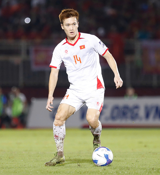 HLV Kim Sang Sik rút Hoàng Đức khỏi sân