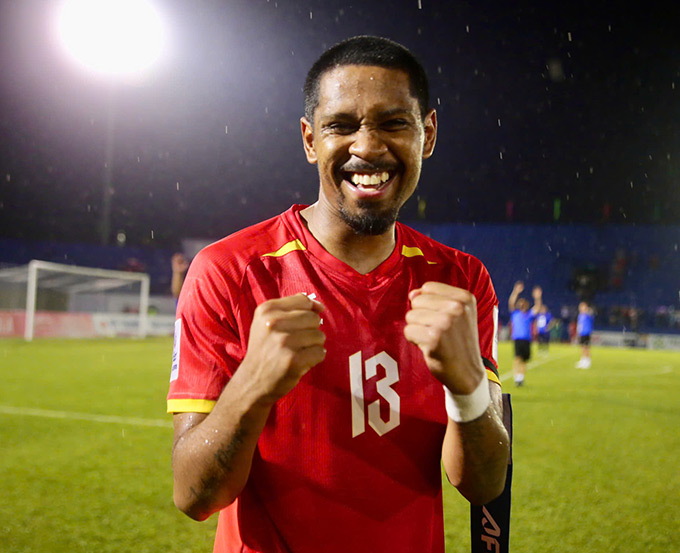 Cao Quang Vinh được đeo băng thủ quân ĐT Việt Nam ở cuối trận Cao Pendant Quang Vinh mang băng thủ quân