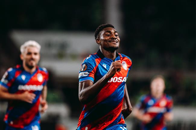 Durosinmi là ngôi sao sáng nhất bên phía Viktoria Plzen