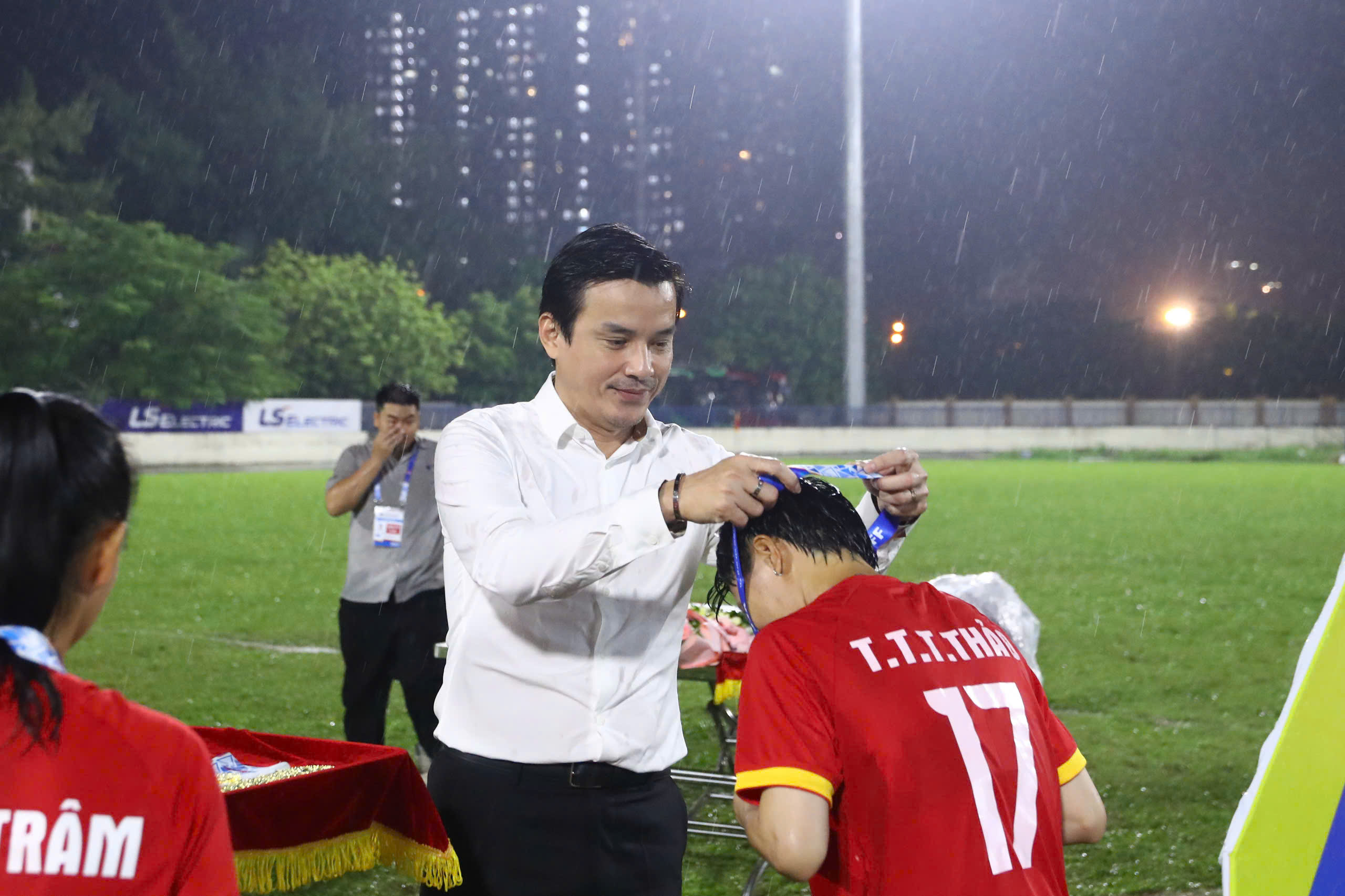 TP.HCM I lần thứ 15 vô địch giải bóng đá nữ quốc gia, thiết lập kỷ lục mới Lễ ăn mừng chức vô địch lần thứ 15 của TP.HCM I