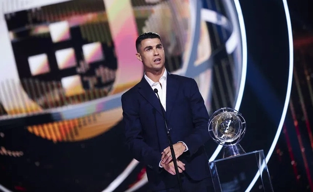 VIDEO Ronaldo tiết lộ được gia đình khuyên giải nghệ 1 VIDEO Ronaldo tiết lộ được gia đình khuyên giải nghệ 1