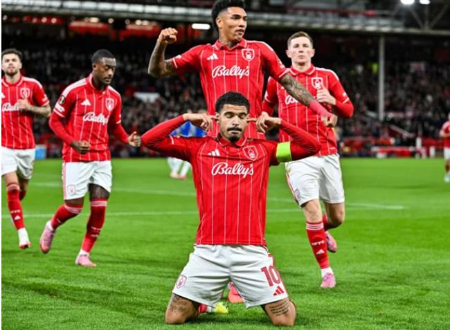 Nottingham đang chơi tốt hơn dưới thời HLV Dyche. Nottingham Forest dưới thời HLV Sean Dyche