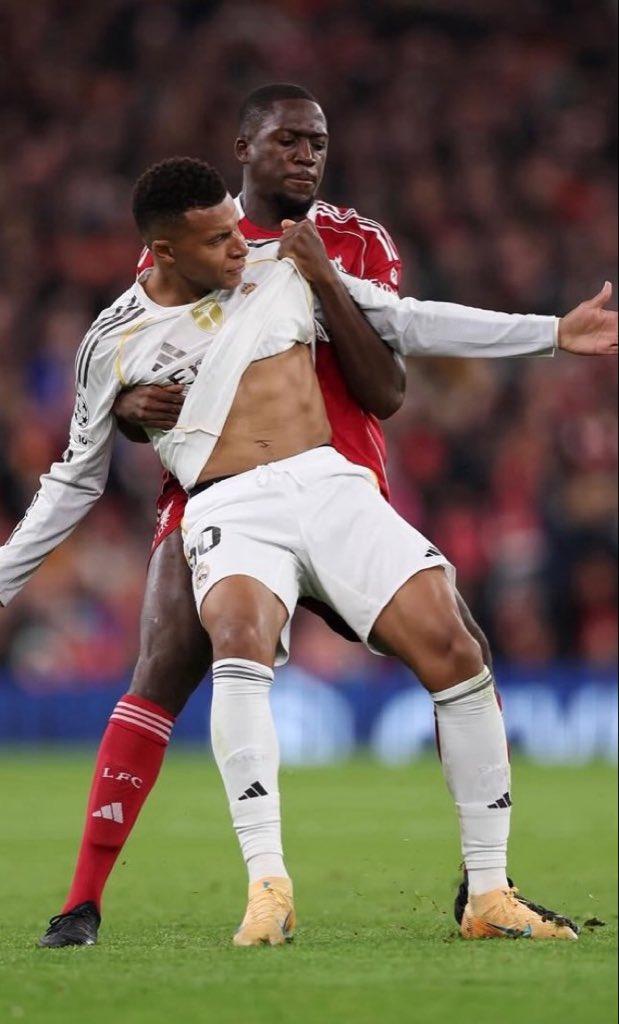 Mbappe thúc giục Real Madrid chiêu mộ Konate từ Liverpool, sẵn sàng tái hợp đồng đội tuyển Pháp Mbappe cũng không phải là ngoại lệ