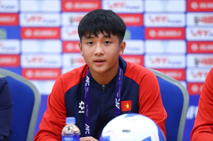 Mạnh Quân chưa hài lòng với khả năng dứt điểm của bản thân Mạnh Quân tự trách bản thân dù ghi bàn nhiều