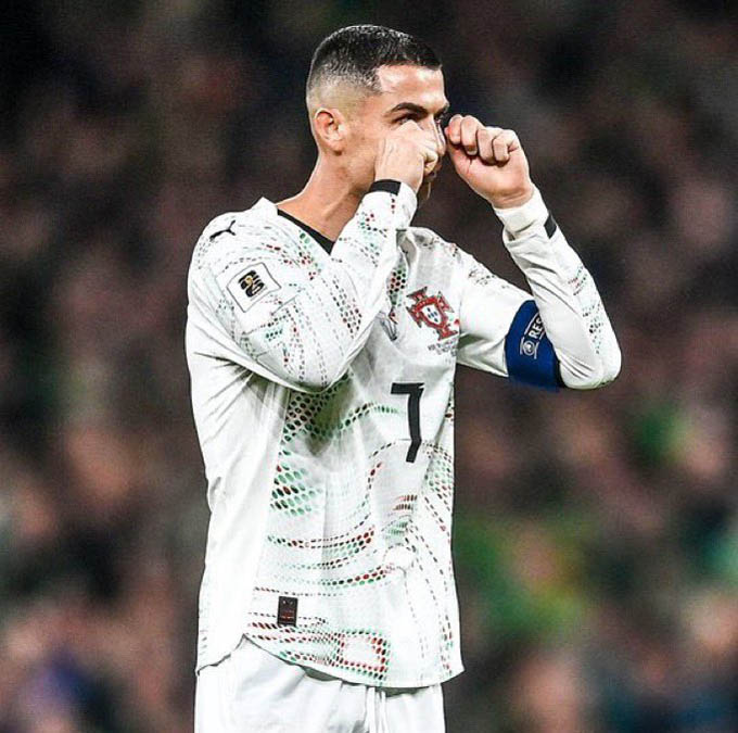 Ronaldo bị phản đối sau giảm án