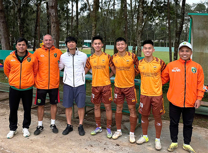 Công Phượng và thầy cũ Guillaume Graechen ở HAGL