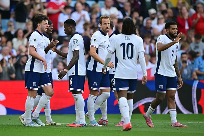 Cầu thủ đội tuyển Anh đang thi đấu