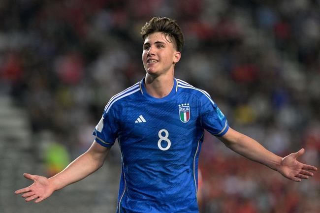 Những sao trẻ tiềm năng như Cesare Casadei không có nhiều cơ hội cọ xát tại Italia