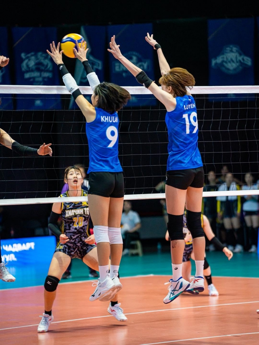 Lý Thị Luyến cùng đồng đội ăn mừng Phụ công cao nhất bóng chuyền nữ Việt Nam ra mắt đội bóng Mông Cổ