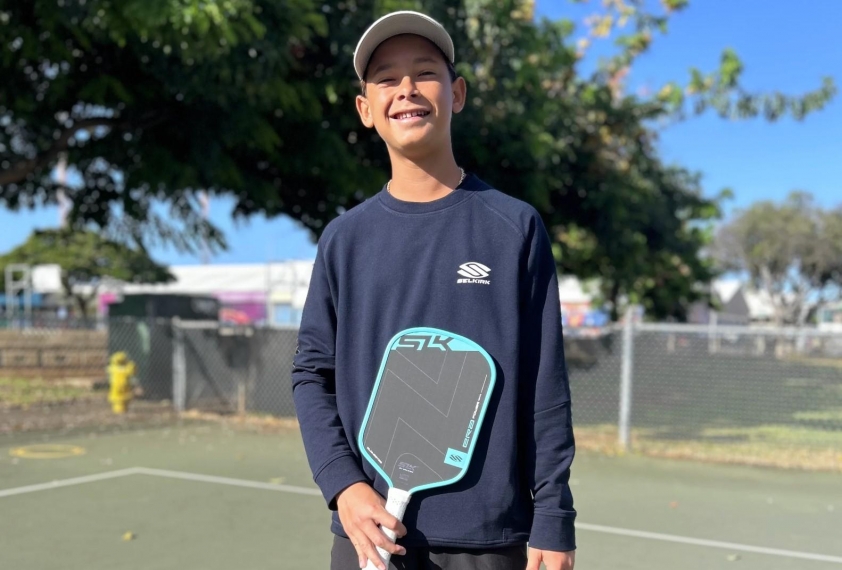 Tama Shimabukuro chơi bóng chuyên nghiệp ở tuổi 14