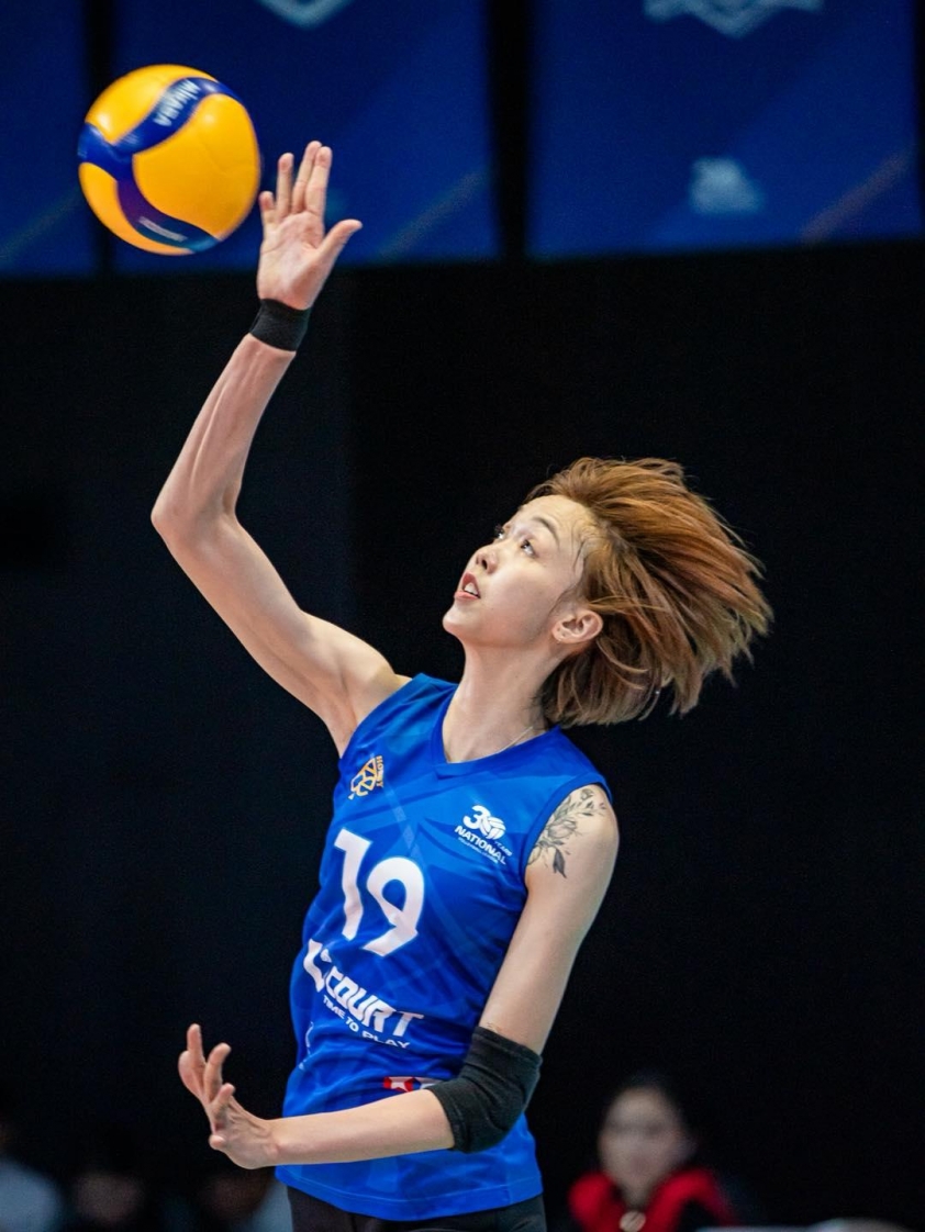 Lý Thị Luyến trên sân thi đấu Phụ công cao nhất bóng chuyền nữ Việt Nam ra mắt đội bóng Mông Cổ