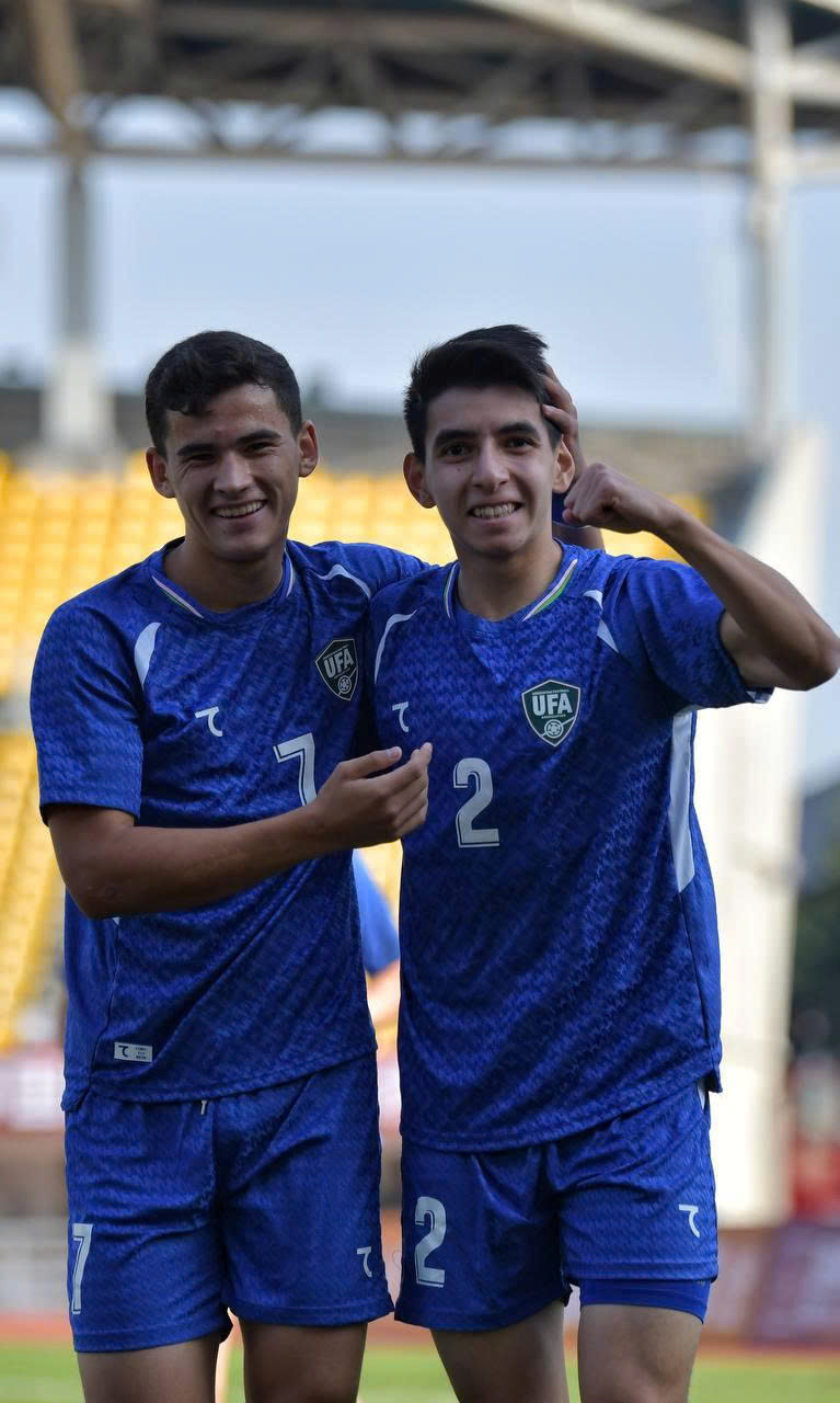 Cầu thủ U22 Uzbekistan ăn mừng bàn thắng sớm Cầu thủ U22 Uzbekistan ăn mừng bàn thắng sớm
