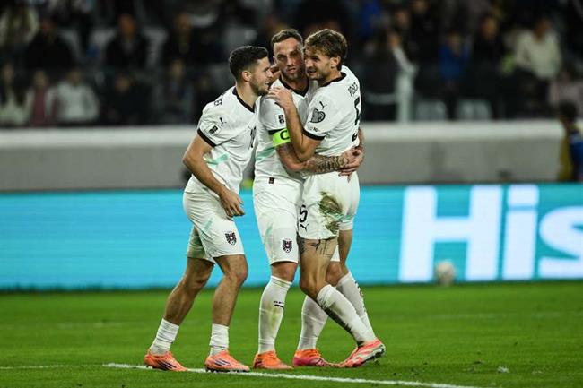 Áo dẫn đầu bảng H vòng loại World Cup