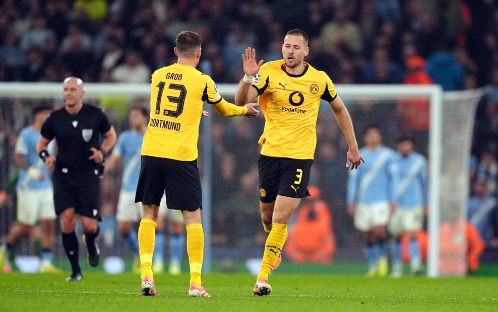 manchester_city_v_borussia_dortm (2) Dortmund có bàn danh dự nhờ công của Anton (số 3)