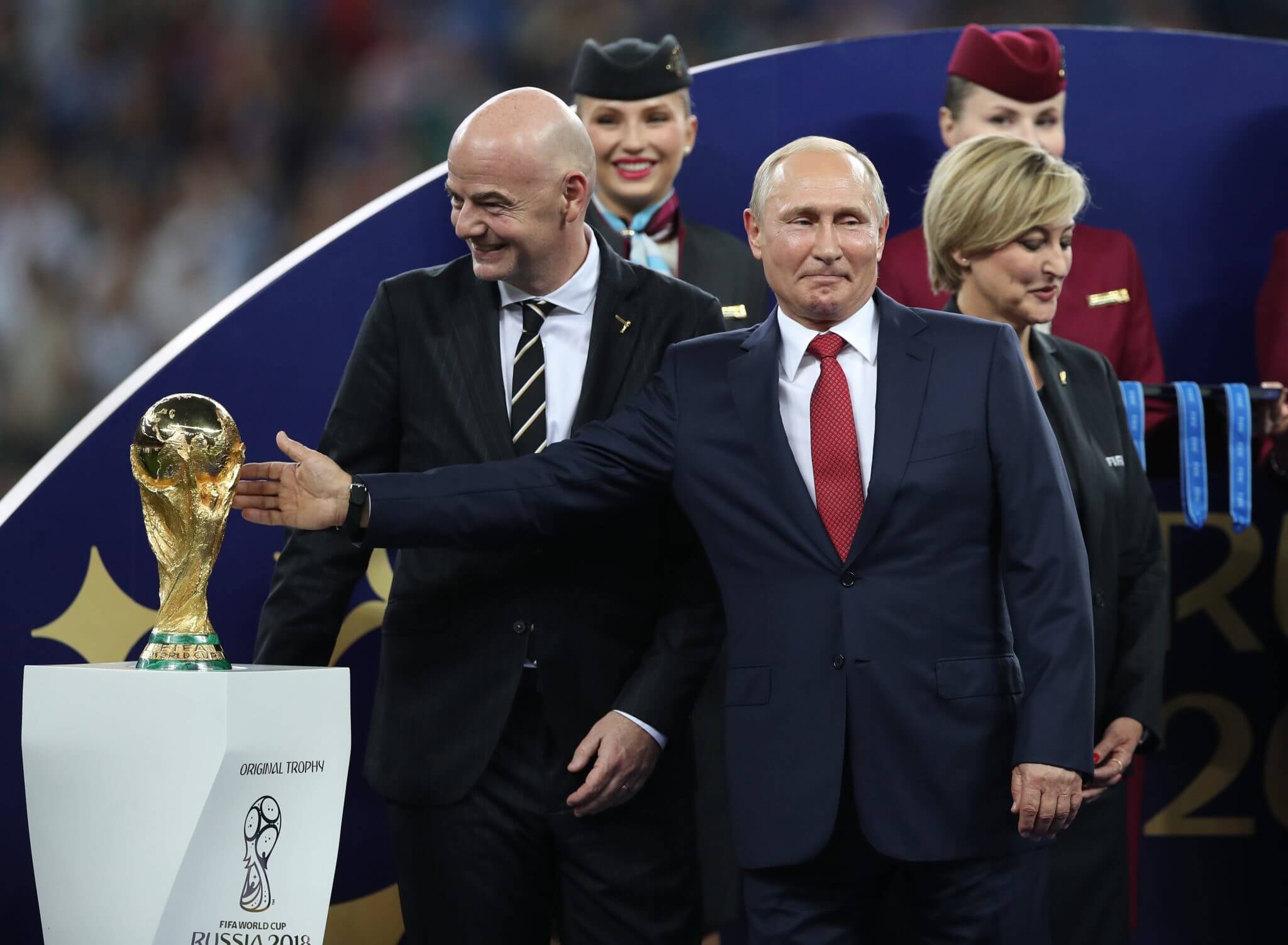 Tổng thống Nga Vladimir Putin cùng chủ tịch FIFA Gianni Infantino Tổng thống Nga Vladimir Putin cùng chủ tịch FIFA Gianni Infantino