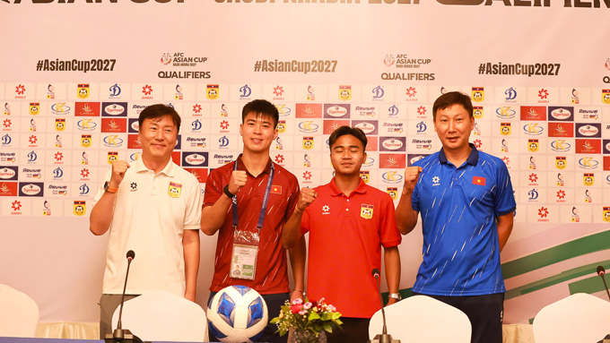 HLV Ha Hyeok Jun họp báo