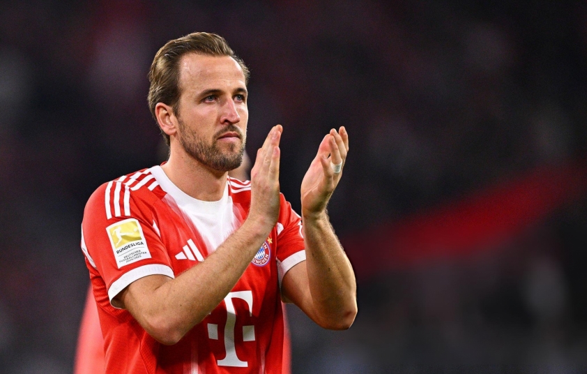 Harry Kane đang nhận được sự quan tâm lớn từ các đội bóng hàng đầu Chia tay Lewandowski, Barca chiêu mộ tiền đạo hay nhất nước Anh