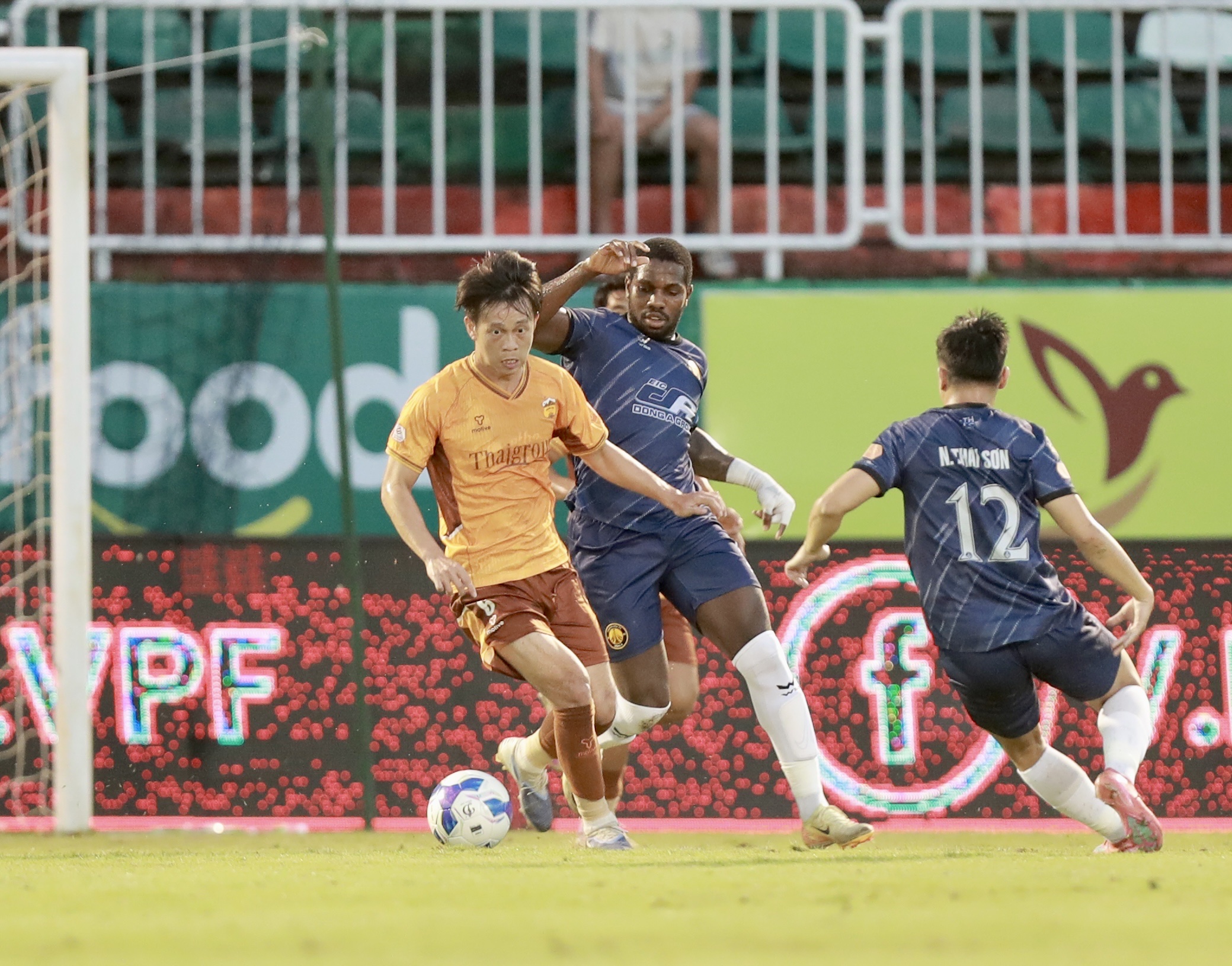 HAGL chia điểm với Thanh Hoá ở vòng 11 V.League 2025/26 (Ảnh: Đức Cường) HAGL chia điểm với Thanh Hoá ở vòng 11 V.League 2025/26