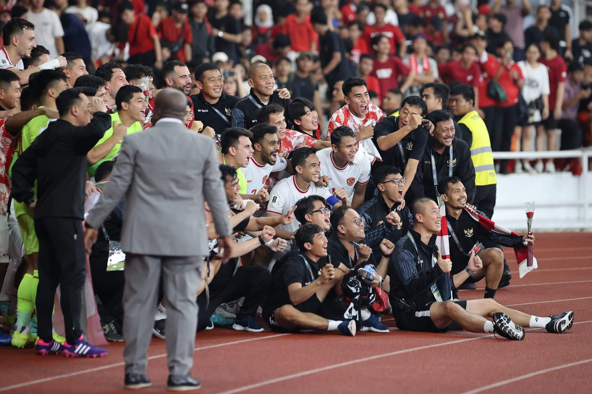 Các cầu thủ Indonesia ăn mừng chiến thắng Cầu thủ Indonesia ăn mừng