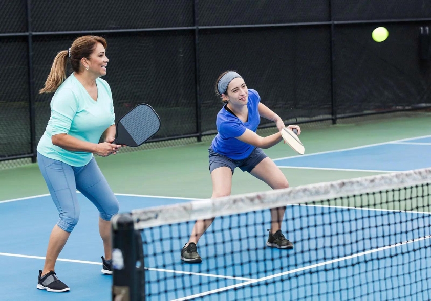 Cư dân than phiền về tiếng ồn pickleball Tiếng ồn sân pickleball gây khó chịu