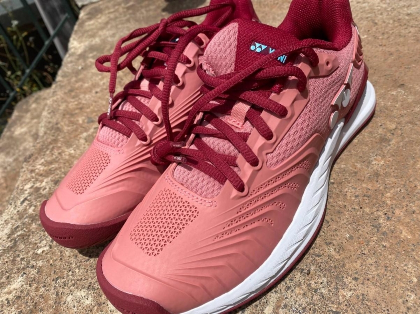 Thân giày thoáng khí cùng thiết kế hiện đại Phần thân giày thoáng khí của Yonex Eclipsion 4