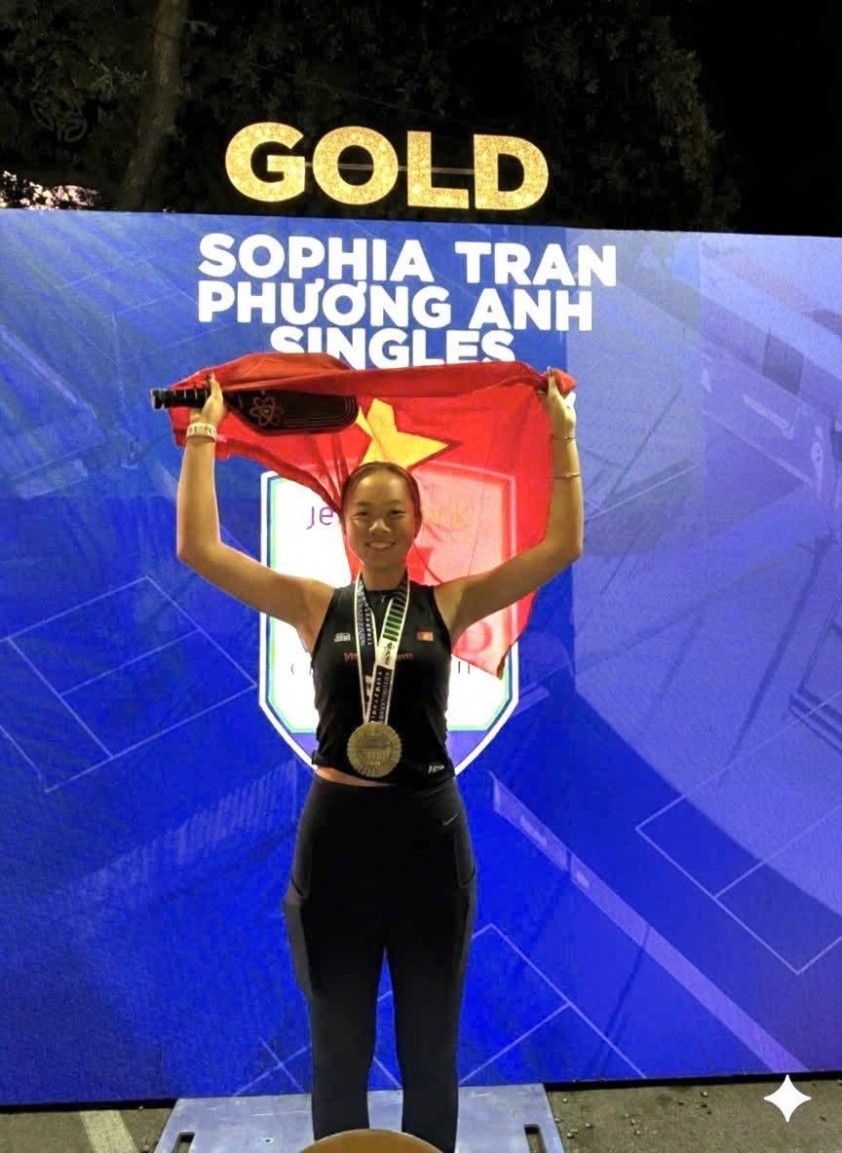 Sophia Phương Anh ăn mừng chiến thắng