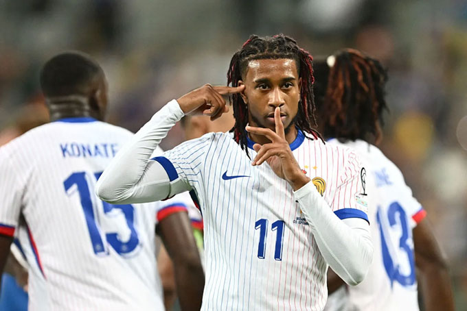 Các cầu thủ Pháp trên sân vận động