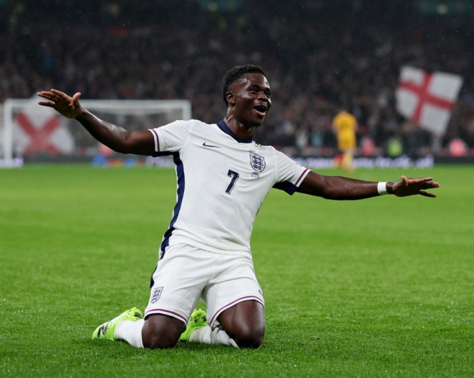 Bukayo Saka ghi bàn cho tuyển Anh