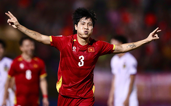 Văn Vĩ nhiều khả năng sẽ lại được tin tưởng ở trận gặp Lào trên sân khách - Ảnh: Anh Khoa Văn Vĩ thi đấu chính thức