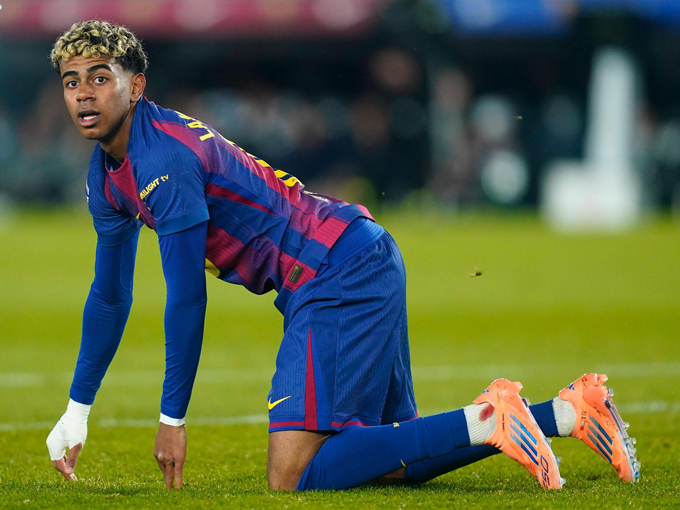 Yamal thường xuyên mất hút ở các trận cầu lớn Yamal thi đấu mờ nhạt trong những trận cầu lớn