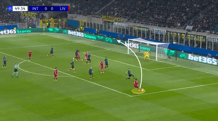 Trước Inter, Arne Slot đã tìm ra giải pháp ngắn hạn cho những vấn đề của Liverpool 12 Joes Gomez thực hiện đường tạt bóng thiếu chính xác tại biên phải