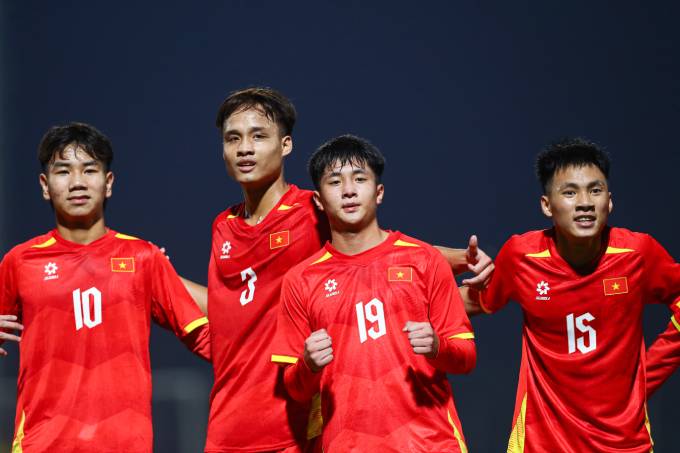 Các cầu thủ U17 Hà Nội trong màu áo đội tuyển U17 Việt Nam Cầu thủ trẻ Hà Nội FC khoác áo U17 Việt Nam