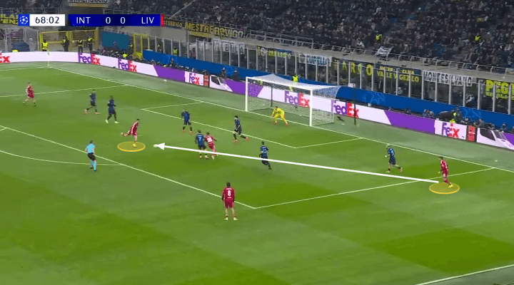 Trước Inter, Arne Slot đã tìm ra giải pháp ngắn hạn cho những vấn đề của Liverpool 14 Bradley thoát xuống bên hành lang phải tung cú dứt điểm sau phối hợp một-hai với Ekitike