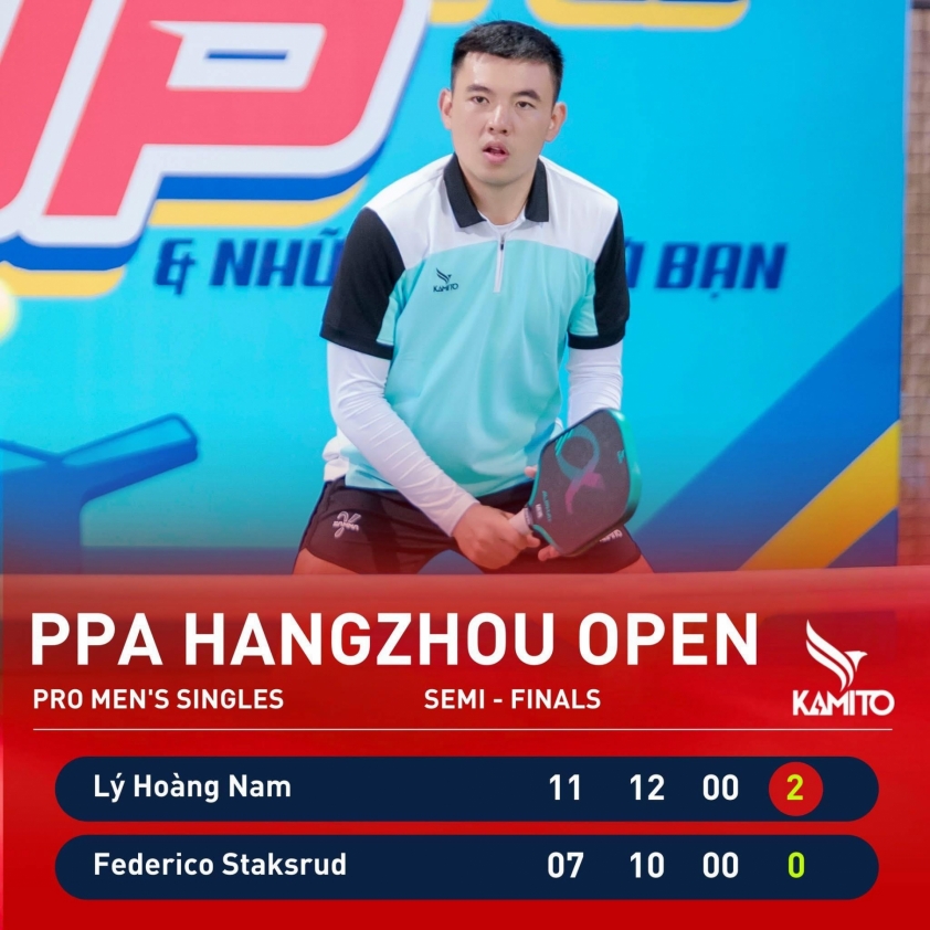 Hoàng Nam tận dụng sai lầm của đối thủ để giành set đầu Hoàng Nam ghi điểm quyết định ở set một