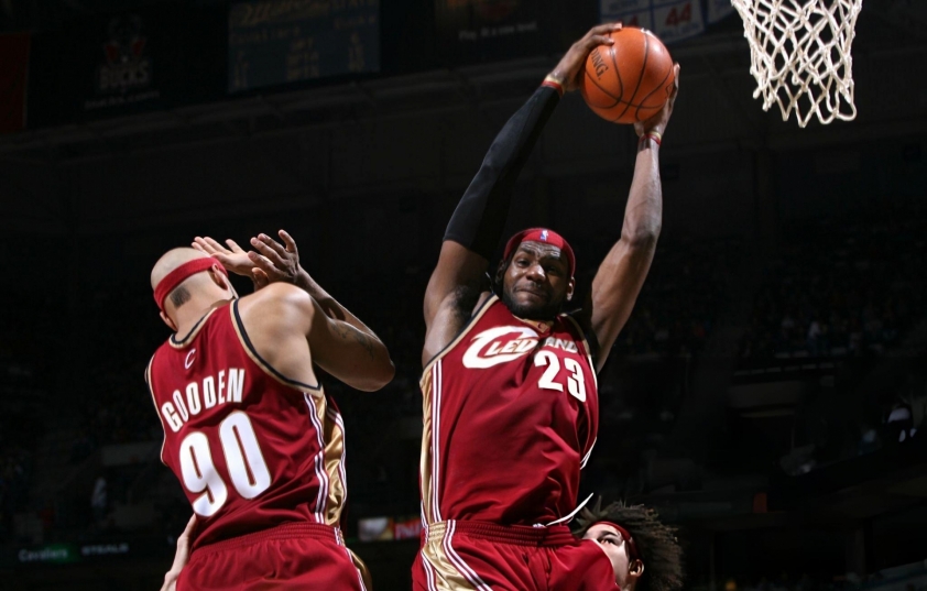 LeBron James ghi dưới 10 điểm lần cuối năm 2007