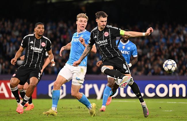 Nhận định RB Leipzig vs Frankfurt (00h30 ngày 712) Điểm tựa Red Bull Arena 2 Eintracht Frankfurt buộc phải phân tâm cho mặt trận Champions League