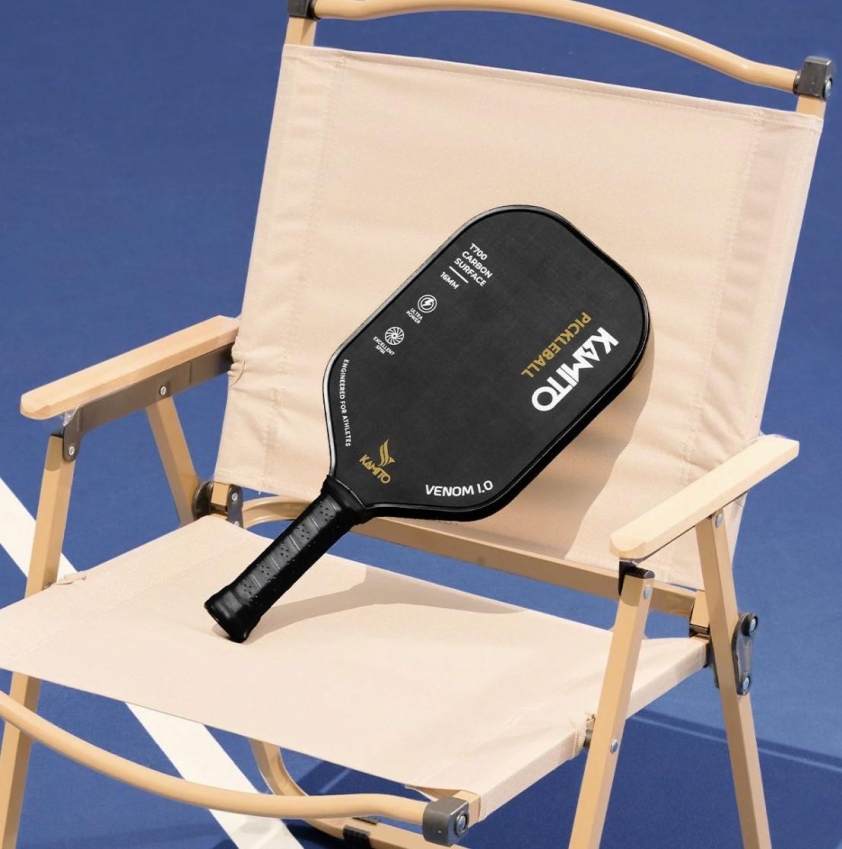 Người chơi pickleball sử dụng vợt Kamito Venom 1.0