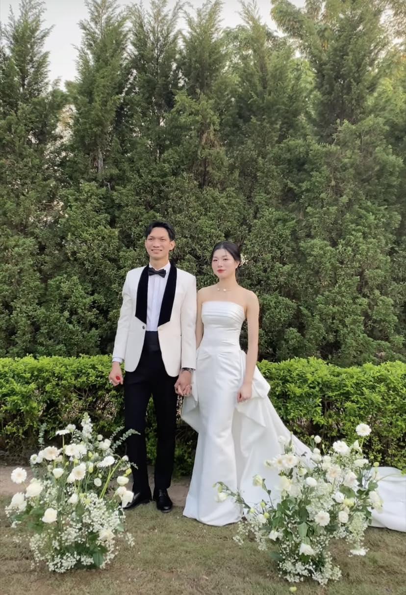 Hoa khôi bóng chuyền Phạm Thị Hiền chuẩn bị lên xe hoa? Phạm Thị Hiền trong bộ váy cưới rạng rỡ