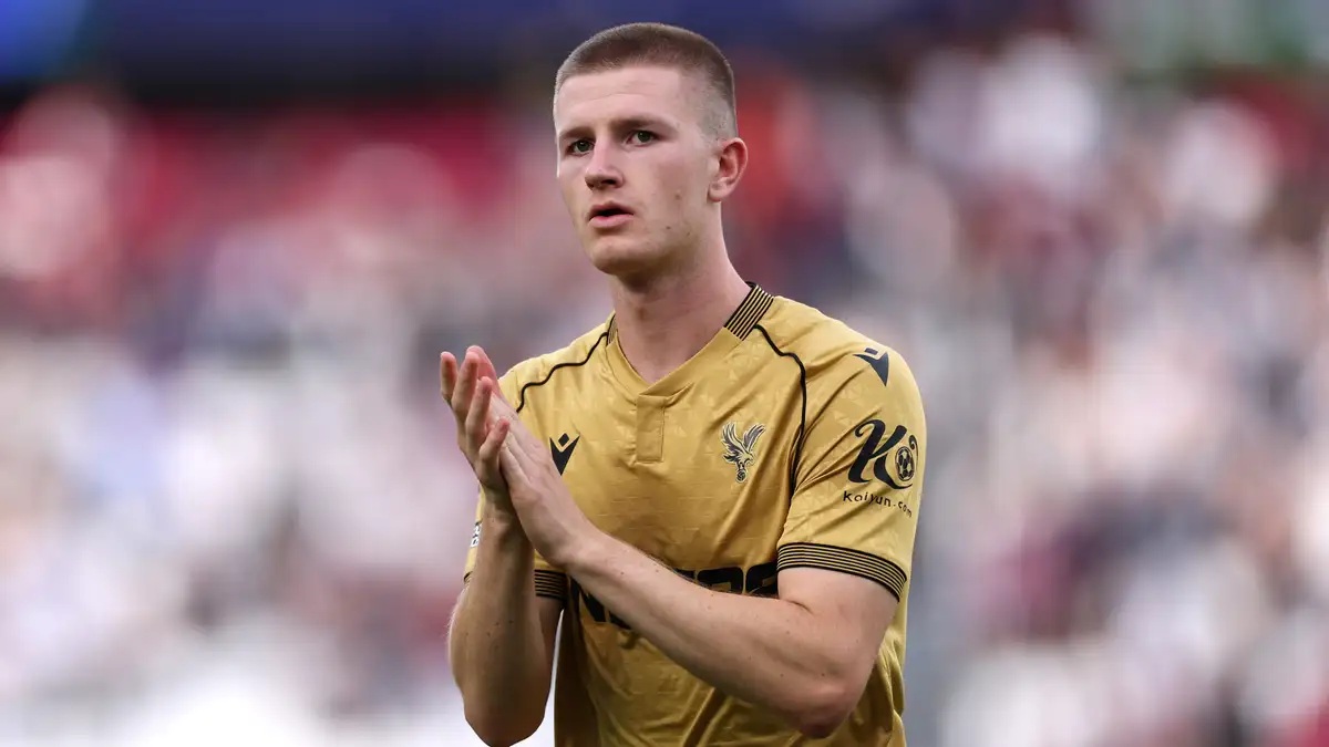 Adam Wharton đang được phía MU quan tâm.