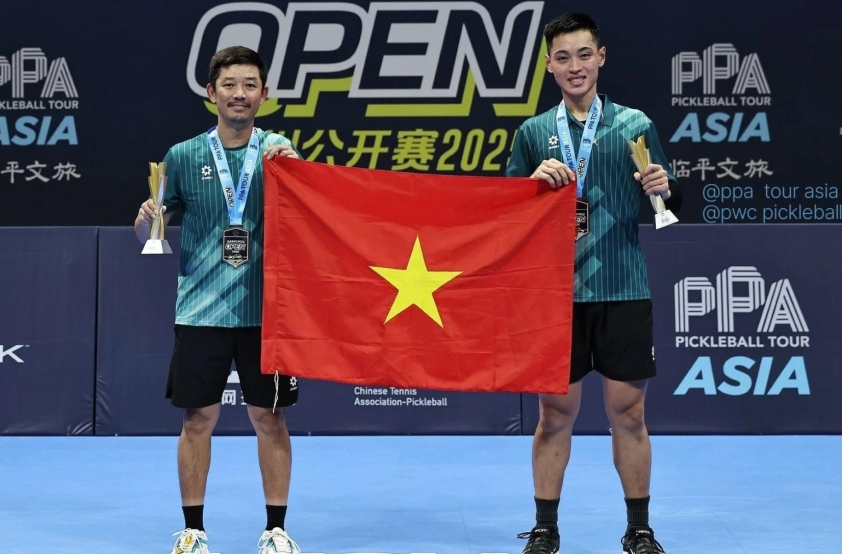 Minh Quân và Vinh Hiển lội ngược dòng giành HCV